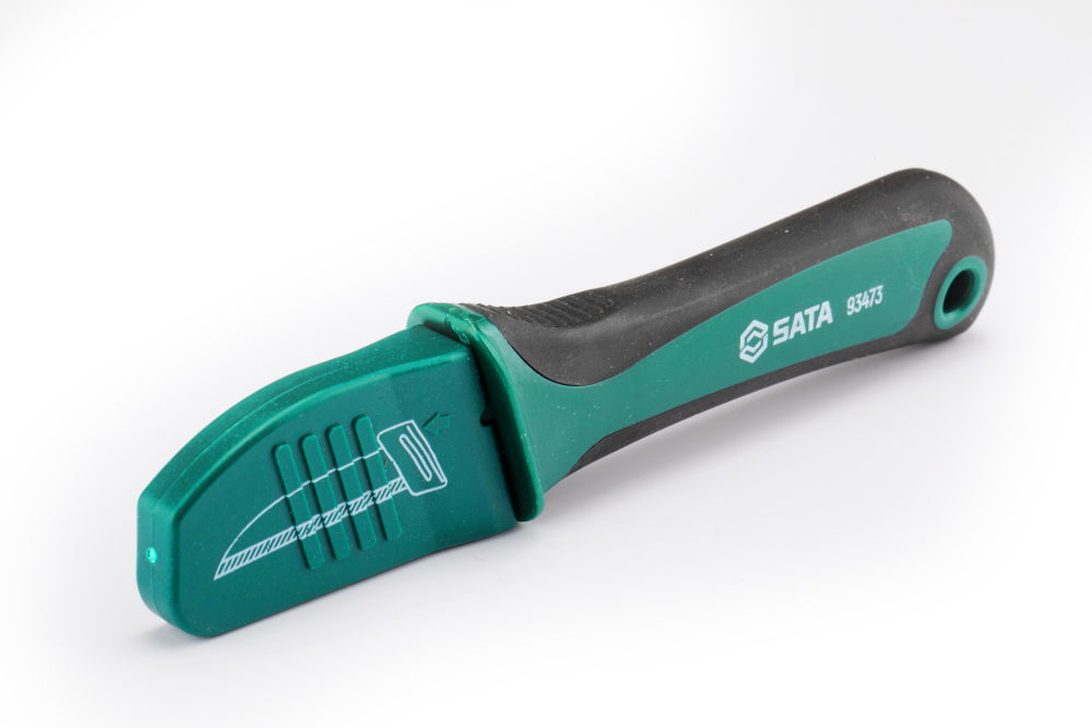 70814A SATA Heave Duty Pipe Wrench With Titanium 12"