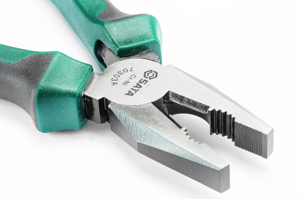 70301A SATA Combination Pliers 6"