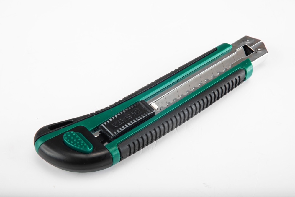 93428 SATA Rubber Grip Snap-off Knife, 8-point, 18x100MM