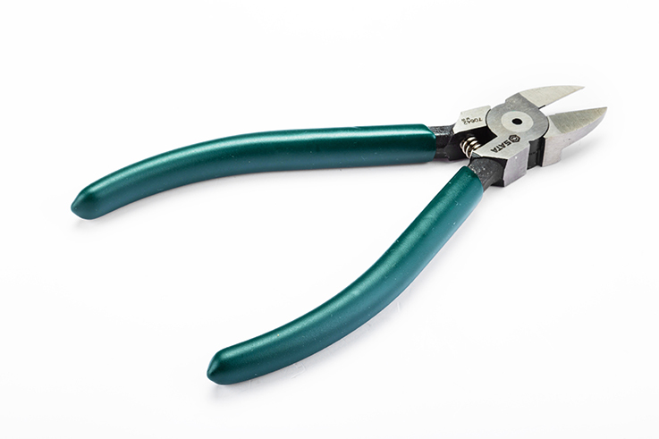 70642 SATA Plastic Flush Cutting Pliers 6"