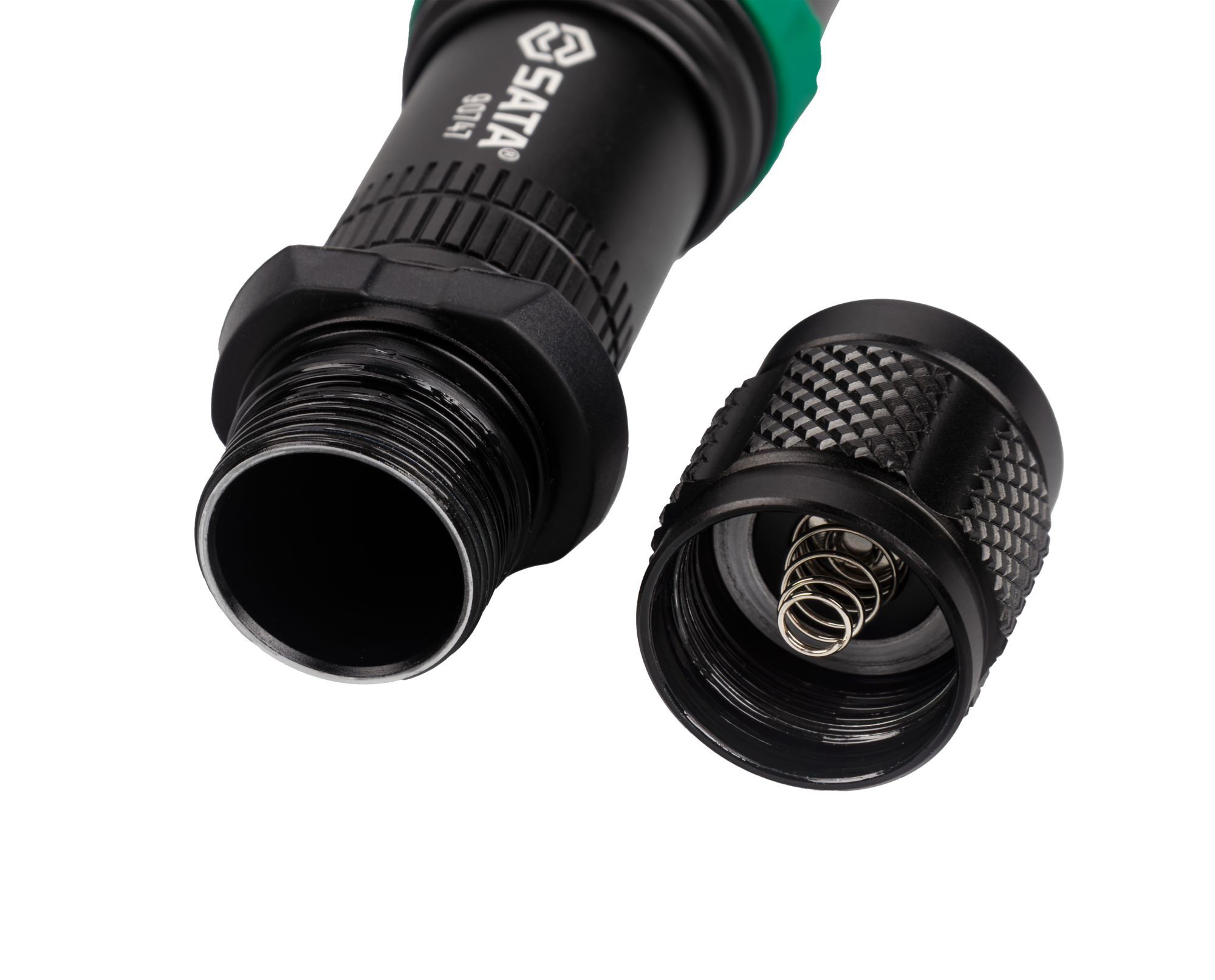 90747 SATA Zoomable Rechargeable Flashlight 635LM