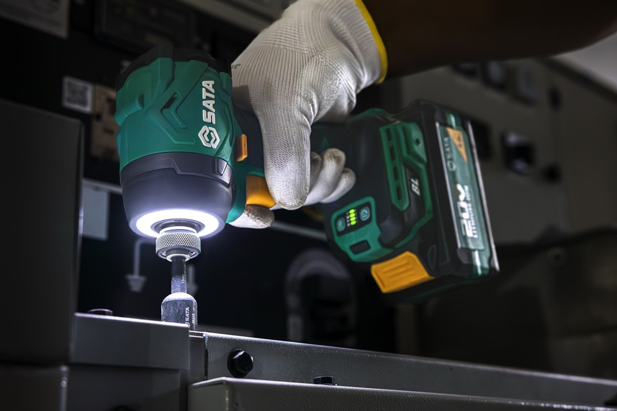 151085U SATA 20V Li-Ion Brushless Impact Screwdriver 230N·m (4.0Ah*2)