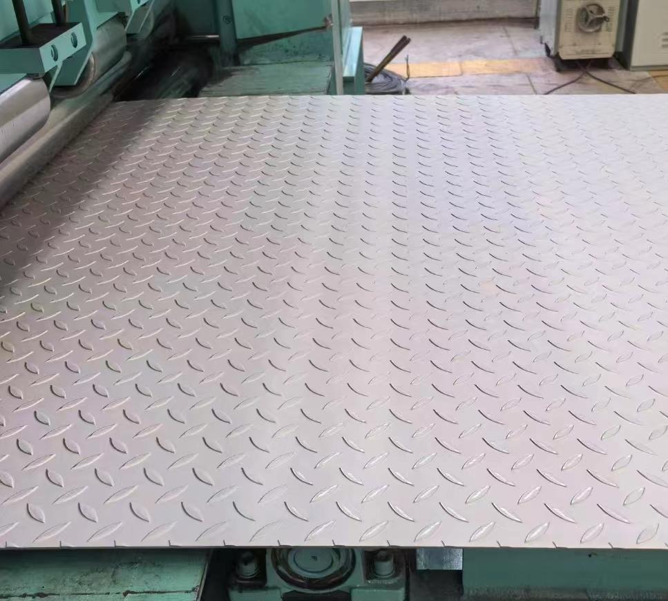 Tấm Thép Không Gỉ Có Vân Anti-trượt