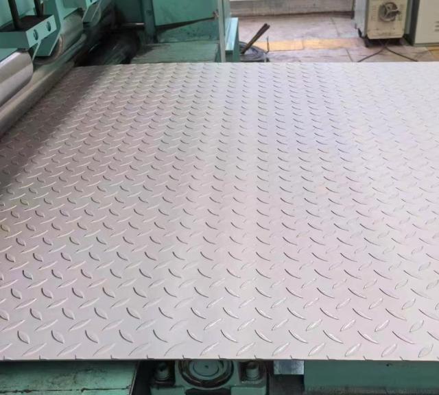 Tấm Thép Không Gỉ Có Vân Anti-trượt