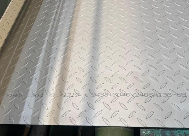 Tấm Thép Không Gỉ Có Vân Anti-trượt
