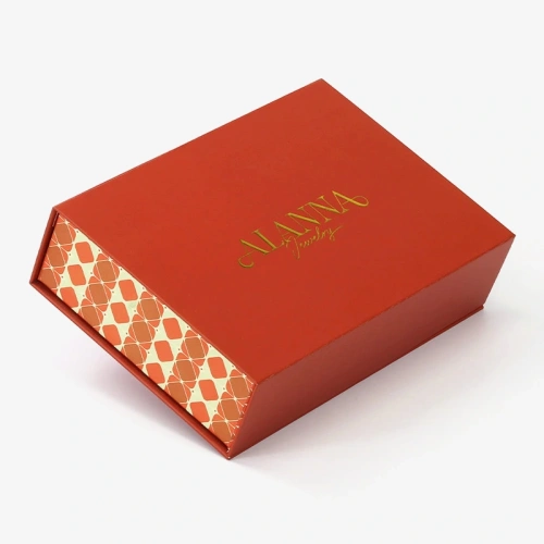 Luxury Apparel Gift Box with Magnetic Closure