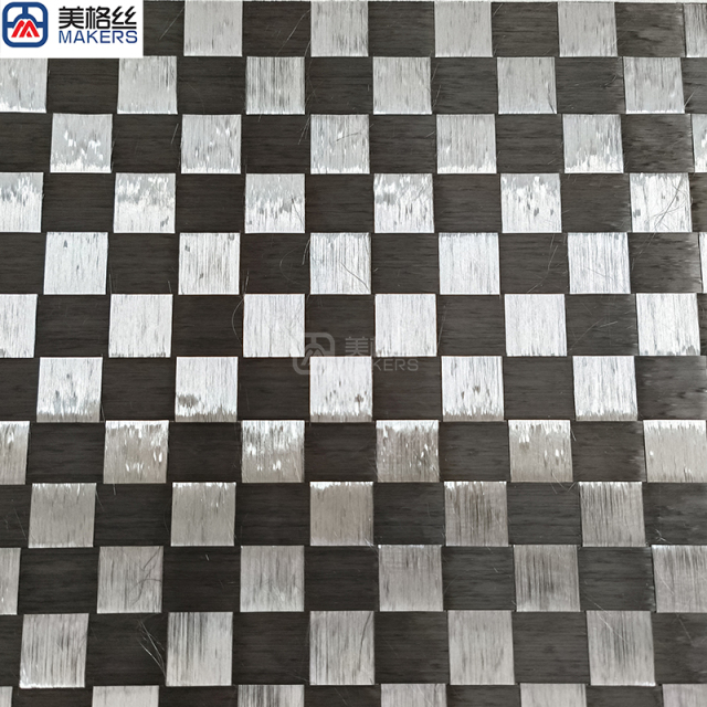 200克 18x18mm平纹 黑/银混编电镀展宽碳纤维布