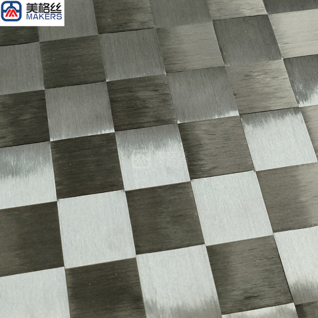 12K 64克 25x25mm  平纹 碳纤维展宽布