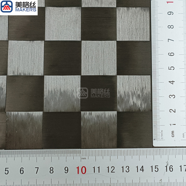 12K 64克 25x25mm  平纹 碳纤维展宽布
