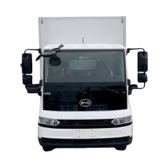 1.BYD 4.2-meter pure electric new energy refrigerated truck, equipped with a multi-function steering wheel, a full LCD instrument cluster, an automatic transmission, and a wide-body single-row cab.