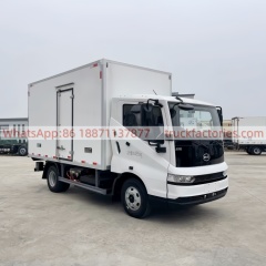 1.BYD 4.2-meter pure electric new energy refrigerated truck, equipped with a multi-function steering wheel, a full LCD instrument cluster, an automatic transmission, and a wide-body single-row cab.