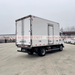 1.BYD 4.2-meter pure electric new energy refrigerated truck, equipped with a multi-function steering wheel, a full LCD instrument cluster, an automatic transmission, and a wide-body single-row cab.