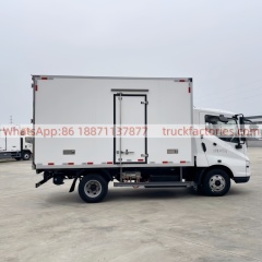 1.BYD 4.2-meter pure electric new energy refrigerated truck, equipped with a multi-function steering wheel, a full LCD instrument cluster, an automatic transmission, and a wide-body single-row cab.