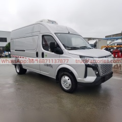 4. Dongfeng Yufeng V9 long-axis high-roof van refrigerated truck is equipped with the Nissan Renault M9T engine