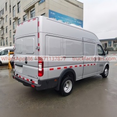 4. Dongfeng Yufeng V9 long-axis high-roof van refrigerated truck is equipped with the Nissan Renault M9T engine