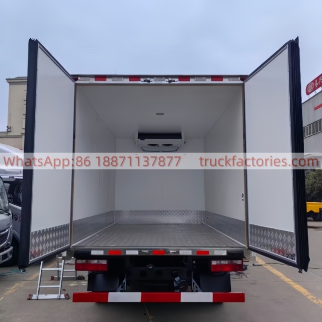 Foton Aumark 4.2-Meter Hazardous Goods Refrigerated Box Truck, Freezing & Thermal Insulation Fresh-Keeping Transport Vehicle