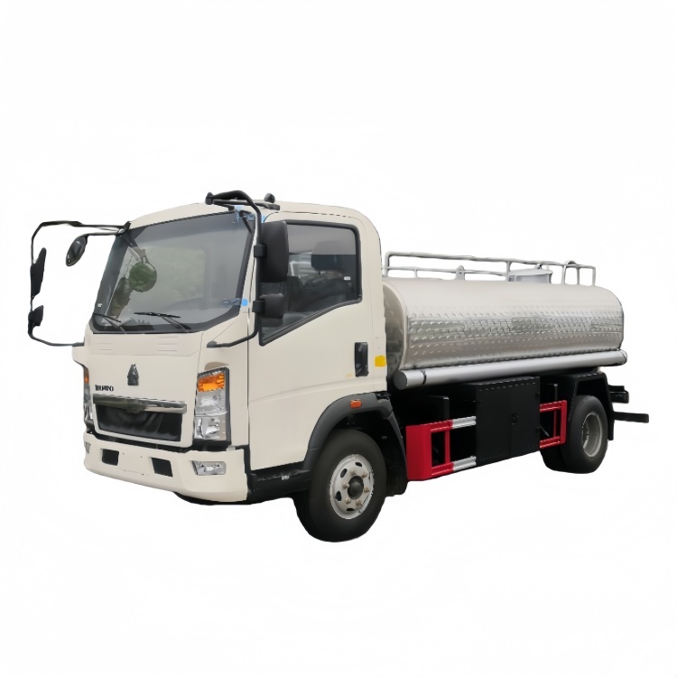重汽5000L磨花供水车