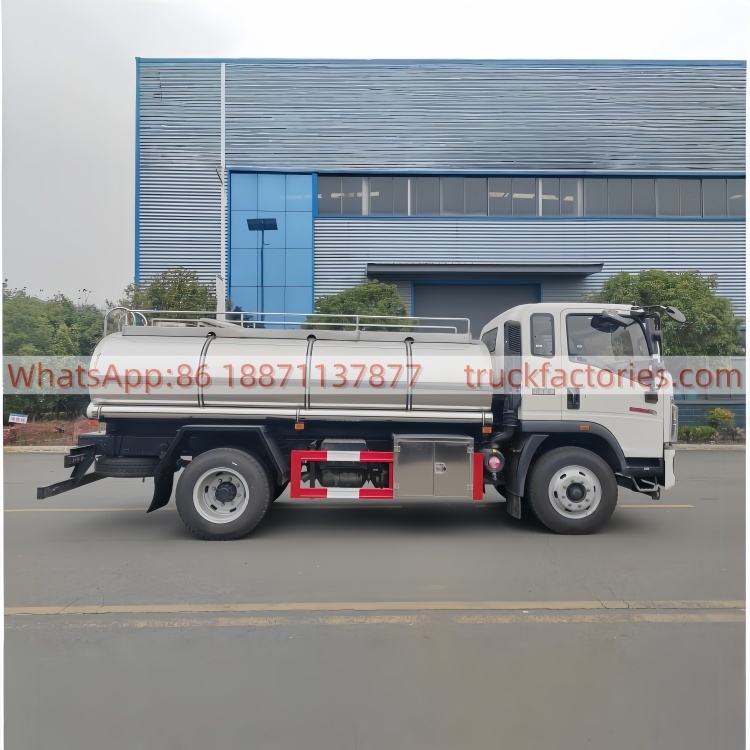 重汽5000L保温供水车