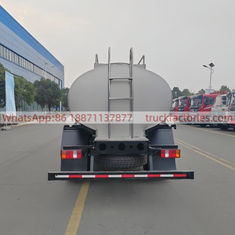 重汽5000L保温供水车