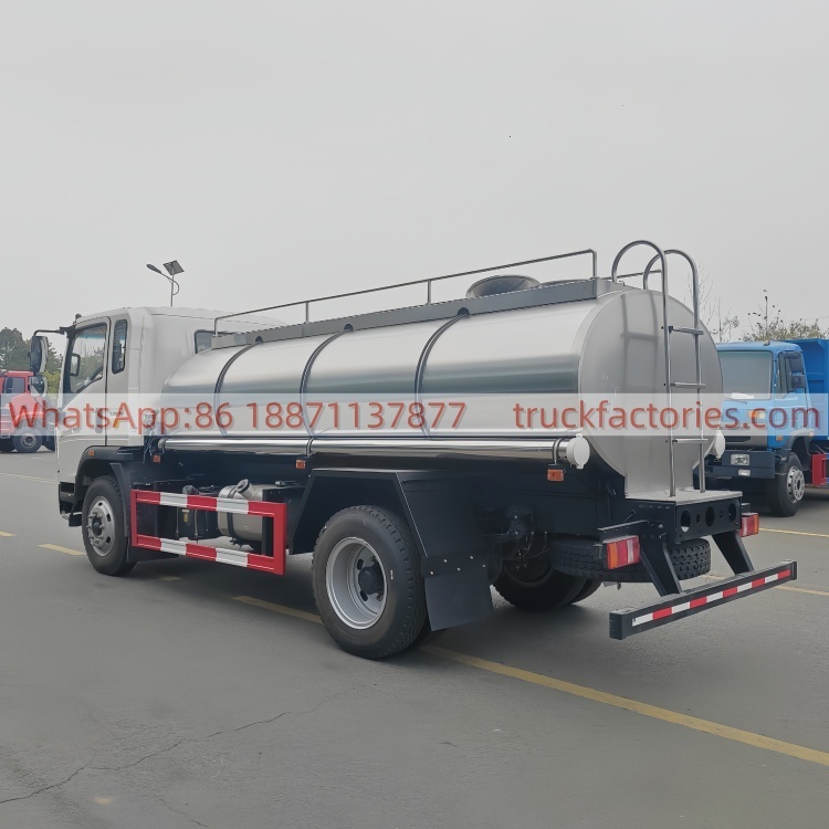 重汽5000L保温供水车