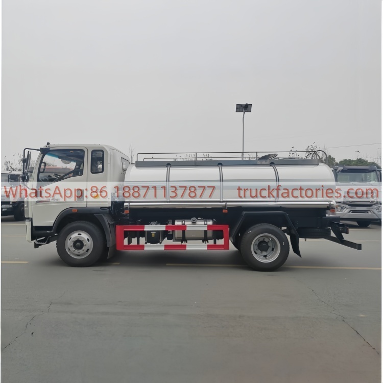 重汽5000L保温供水车