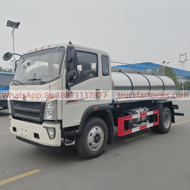 重汽5000L保温供水车