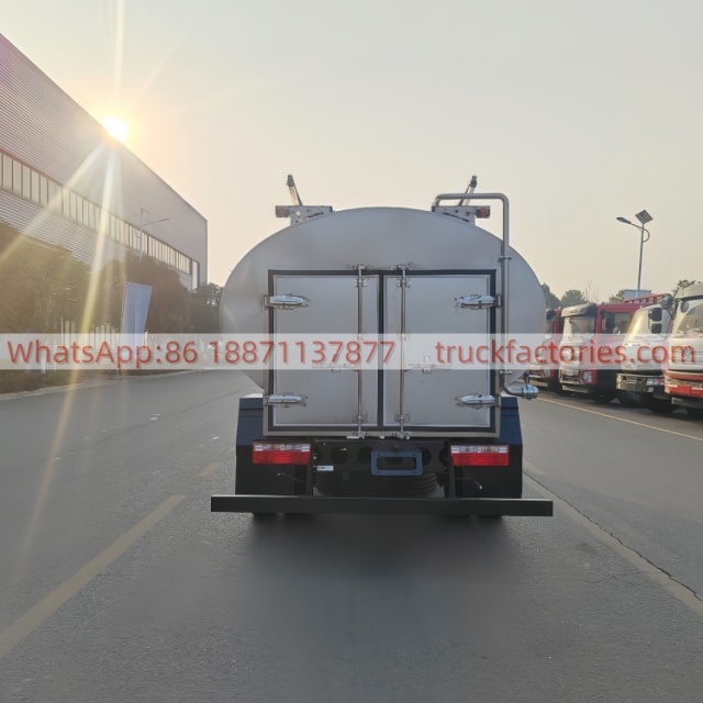 解放7000L保温箱加热供水车