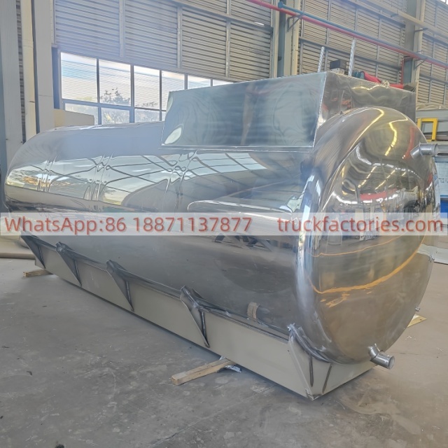 10000L镜面抛光供水罐