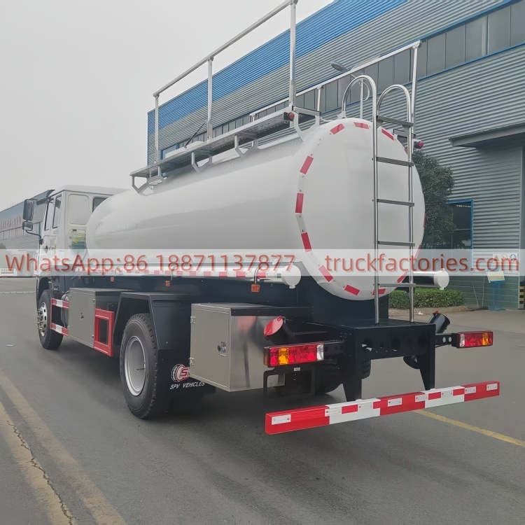 重汽10000L圆罐供水车