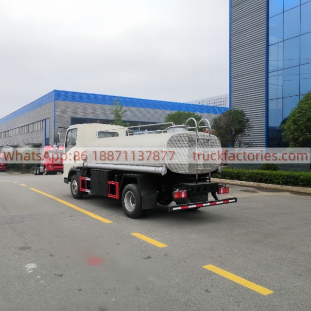 重汽5000L磨花供水车