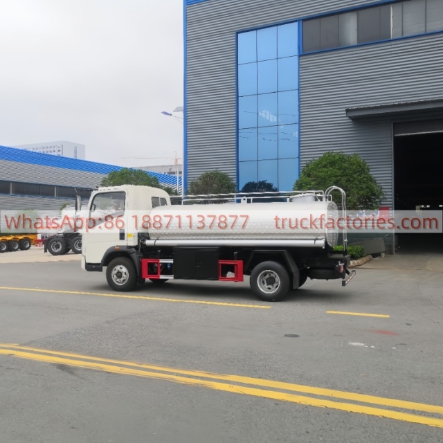 重汽5000L磨花供水车