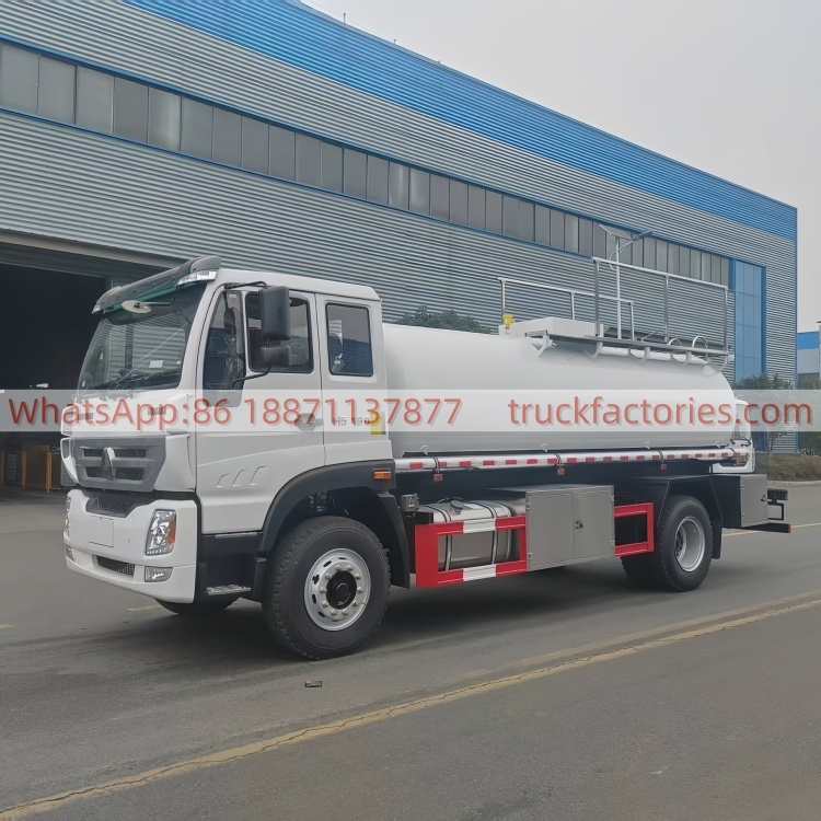 重汽10000L圆罐供水车