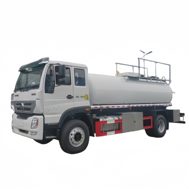 重汽10000L圆罐供水车