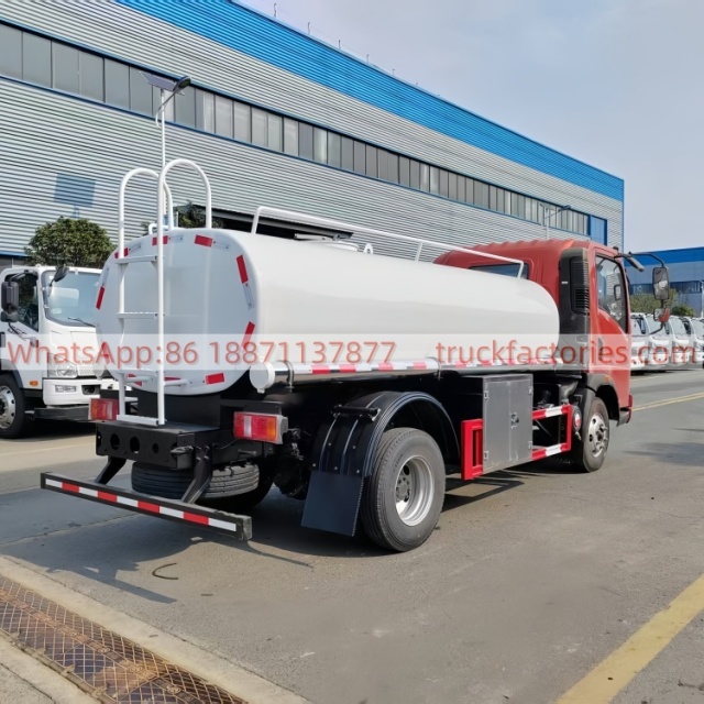 重汽5000L供水车