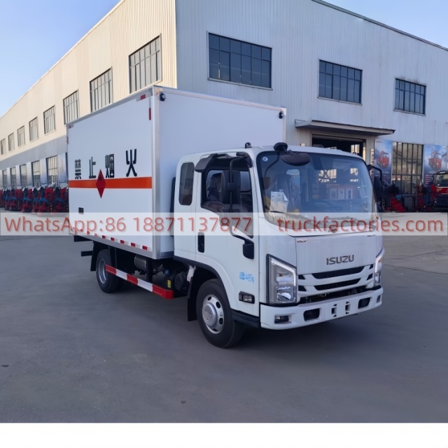 27.五十铃易燃液体厢式冷链车