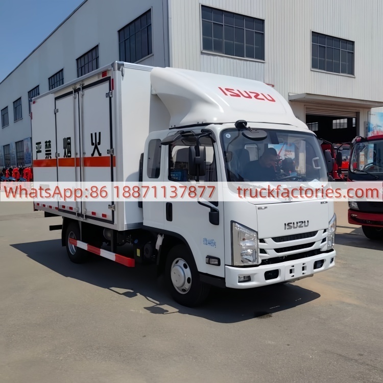 26.五十铃排半危险品冷藏车