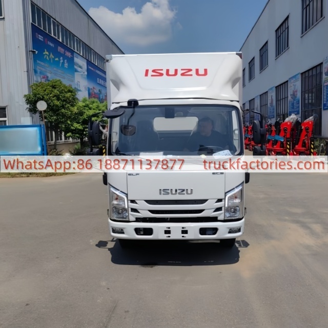 26.五十铃排半危险品冷藏车