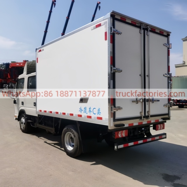 18.江淮Q3双排座冷藏冷链车