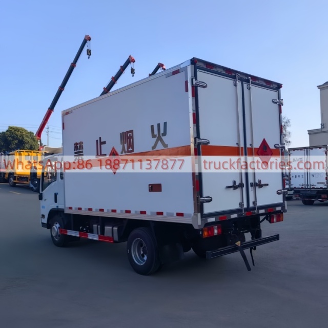 27.五十铃易燃液体厢式冷链车