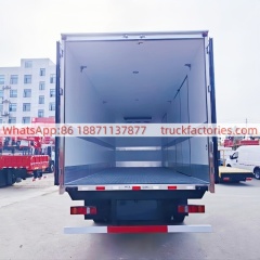 52.重汽汕德卡小三轴危险品冷链冷藏车