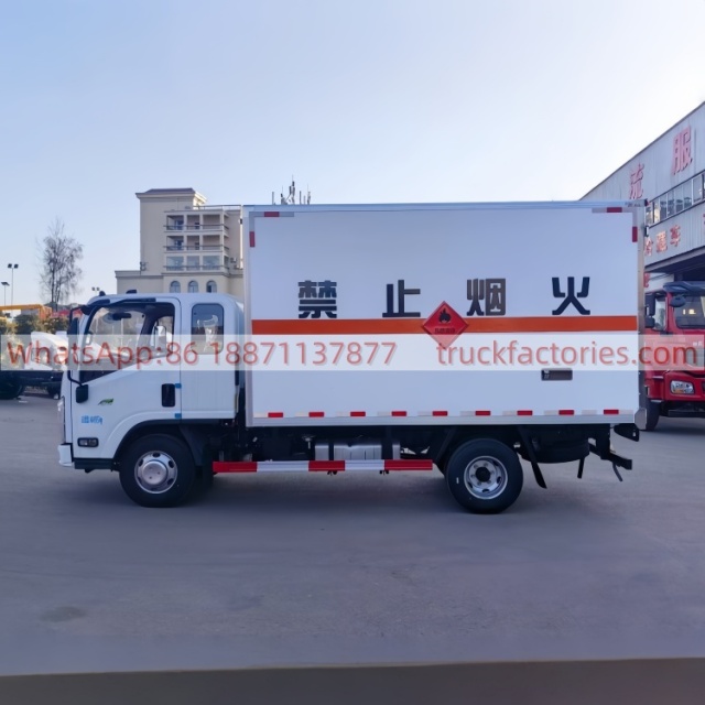 27.五十铃易燃液体厢式冷链车