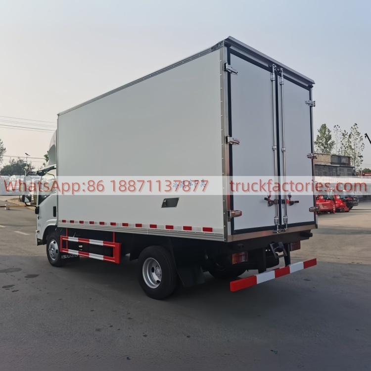 ISUZU box-type cold chain truck, refrigerated truck, frozen food truck, mobile refrigerator truck