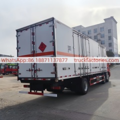 52.重汽汕德卡小三轴危险品冷链冷藏车