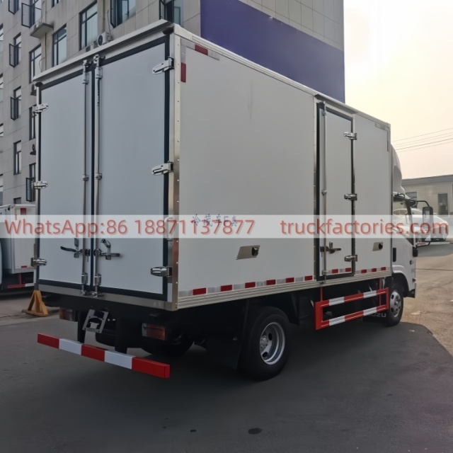 ISUZU box-type cold chain truck, refrigerated truck, frozen food truck, mobile refrigerator truck