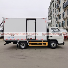 20.江铃3.7米冷藏冷链车