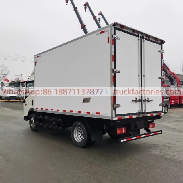 51.重汽蓝牌4米2冷链冷藏车