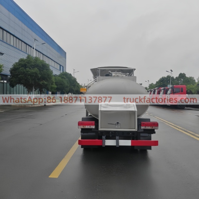东风1500L奶罐运输卡车