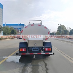 重汽豪沃4000L奶罐运输卡车