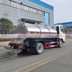 重汽豪沃4000L奶罐运输卡车