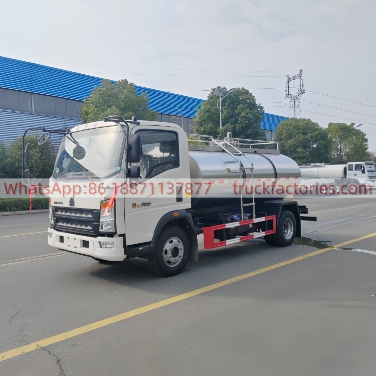 重汽豪沃4000L奶罐运输卡车